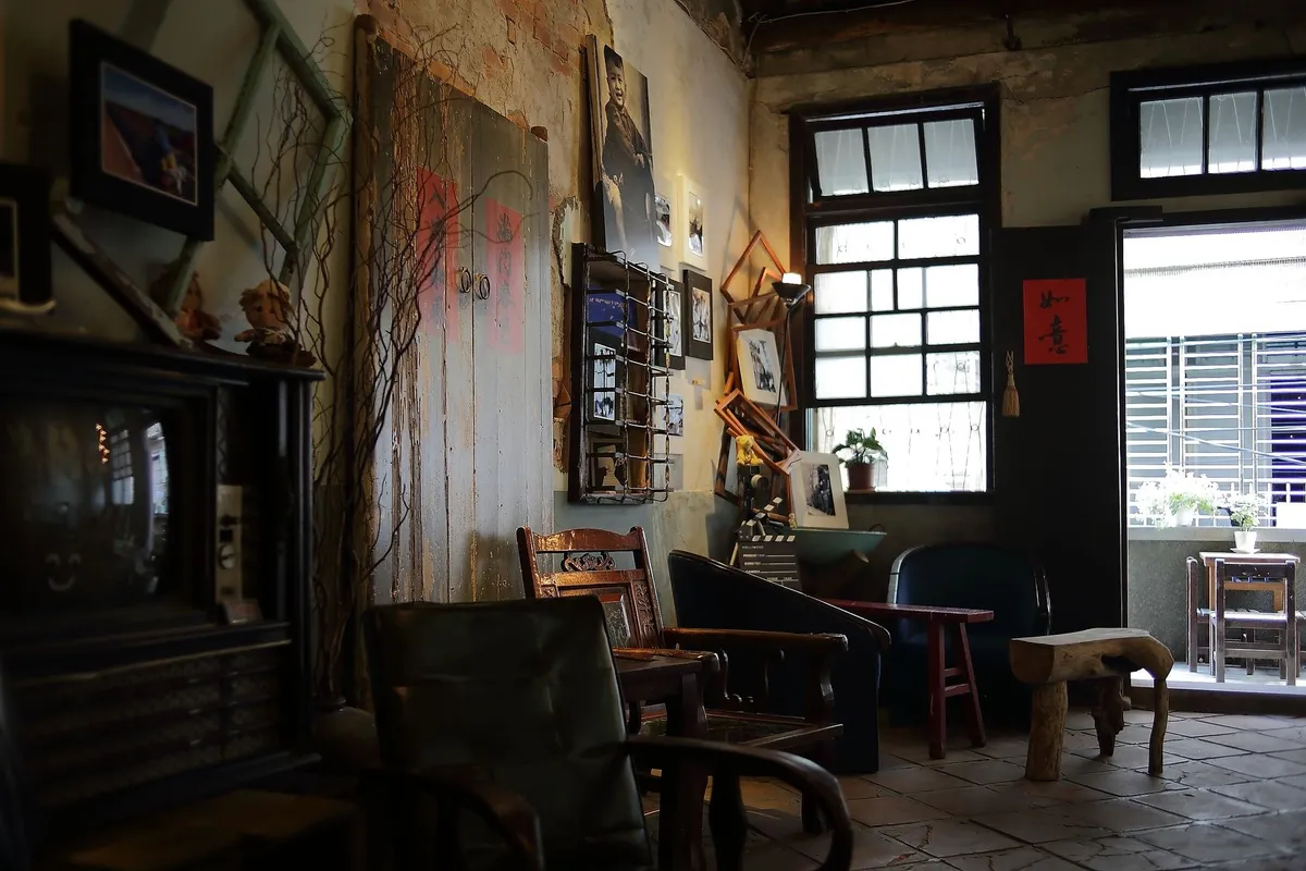 A cozy vintage room with rustic furniture, reflecting the warmth and charm of successful businesses.